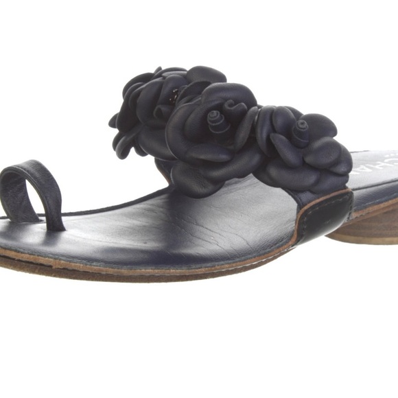 Chanel Navy Toe Ring Sandals in Good Condition size 36 comfy! - Picture 2 of 5